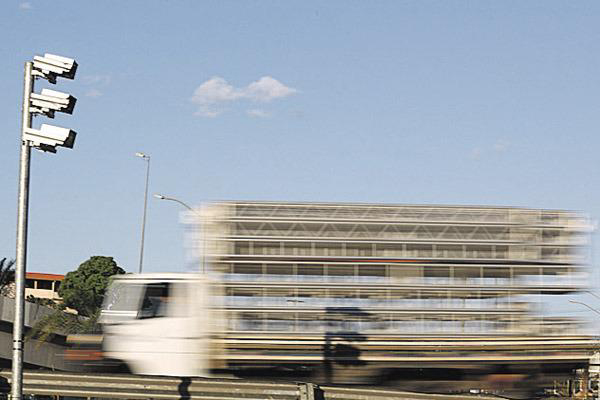 Dados da Polícia Rodoviário Federal apontam de, de agosto a outubro, o total de óbitos aumentou 2% e o de machucados, 9,1% Foto: Rodrigo Lima