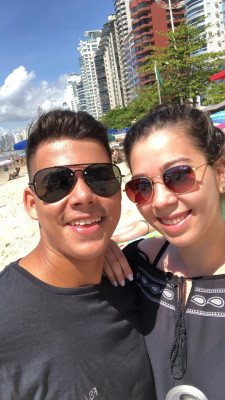 Camila Borges Junqueira   aniversariante do dia 9 ao lado do namorado Johnny Galba Cruz