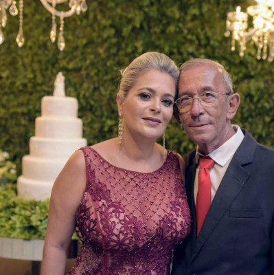 Carlos Alberto dos Santos, aniversariante de hoje, com sua esposa Márcia Alves da Silva 