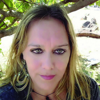 Iara Mendes - Espero que em 2020, a cidade de Araguari tenha candidatos com espírito público e dispostos a fazer um trabalho voltado para a população de maneira geral. Que em Araguari todos aqueles que dizem se preocupar com a nossa cidade tenham uma visão em prol do progresso da mesma, deixando suas vaidades políticas de lado. Esse é meu desejo para 2020 que será o ano eleitoral, onde a mudança será necessária para o crescimento da cidade.