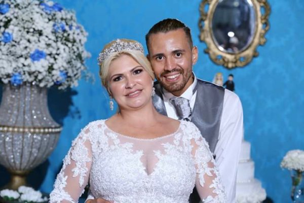 Kátia Barros aniversariou dia 24 com seu esposo Adriano Narciso 