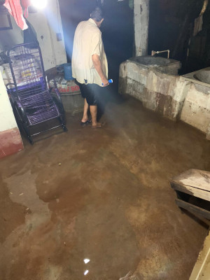 Enxurradas causaram estragos em algumas residências                   