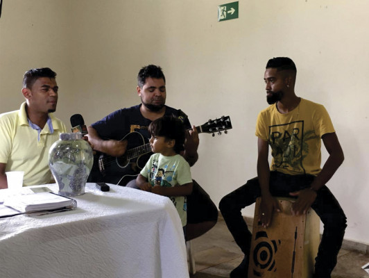 Grupo Xica Pimenta realizou breve apresentação durante coletiva de imprensa da Faec