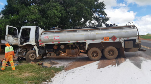 Acidente ocorreu na altura do km 300 ** PRF 