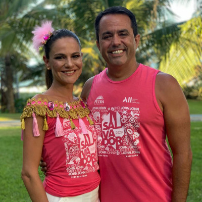 Mariana Cury de Morais Carraro Arantes e Flávio Carraro Arantes no Carnaval de Salvador