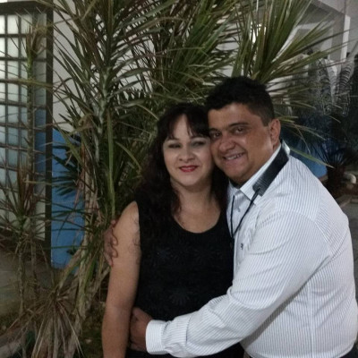 Márcio Ribeiro Mota, aniversariante do dia 2, ao lado da esposa Carla