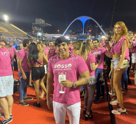 Toni Pelegrini no Nosso Camarote Bradesco durante Carnaval na Sapucaí
