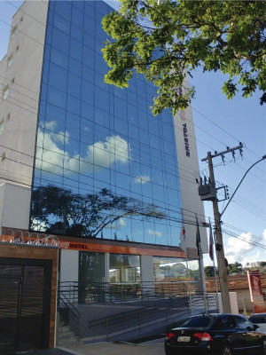 Alvará para funcionamento do hotel foi assinado pelo secretário de Obras 