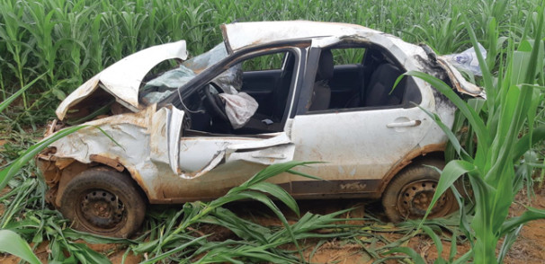 Fiat/Pálio saiu da pista e capotou ** Polícia Rodoviária Federal