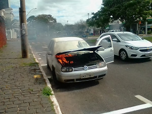 Chamas tomaram conta do veículo