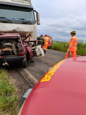 Acidente registrado na manhã de ontem entre Tupaciguara e Araporã ** 2ª Companhia de Bombeiros Militar