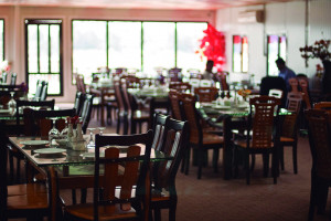 os proprietários de estabelecimentos e representantes de tais atividades que permanecem suspensas podem apresentar o plano de contingência à pasta competente