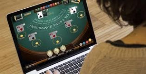 O blackjack é um dos jogos de cartas mais populares nos cassinos físicos e nos portais de jogo online