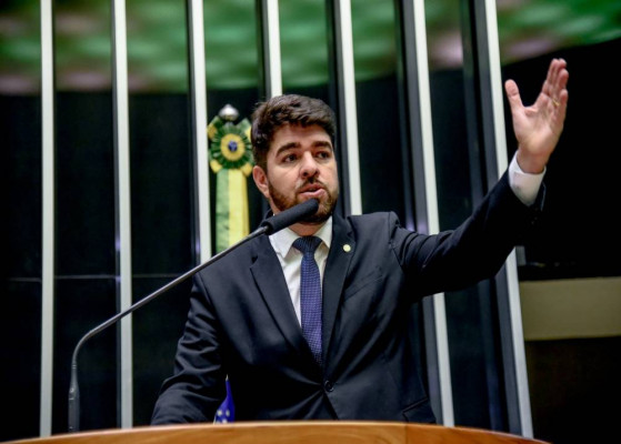 Zé Vitor é um dos deputados que representa Araguari.