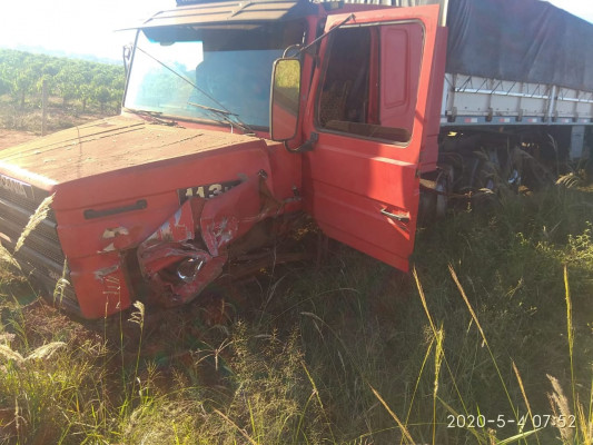 Acidente ocorreu por volta de 7h30 de ontem
