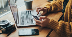 Comércios devem priorizar vendas online