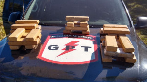 Material apreendido na caminhonete dos suspeitos 