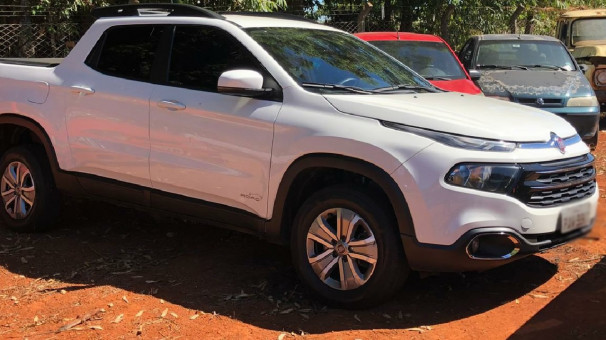 Veículo utilizado pelos suspeitos foi apreendido 