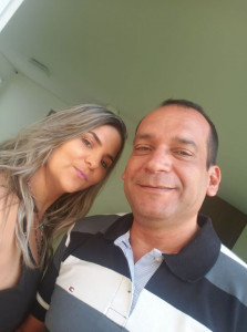 Leonel Nogueira Messias, dia 25, ao lado da esposa Flávia