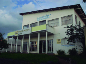 - A transferência de sede visa melhorar sua estrutura física, o atendimento e a segurança das pessoas que recorrerem aos serviços da Delegacia da Mulher 