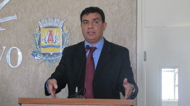 Levi Siqueira questionou a Settrans sobre troca de semáforos e situação dos vanzeiros do município.