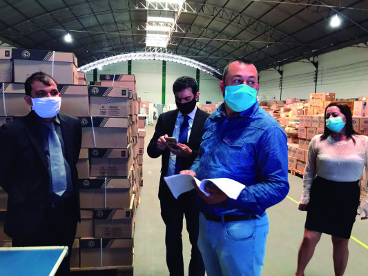 Comissão inspecionou os depósitos da Secretaria de Saúde, UPA e Santa Casa de Misericórdia.