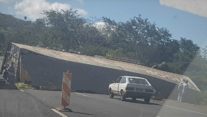 Acidentes ocorreram no trecho entre Minas e Goiás, deixando feridos