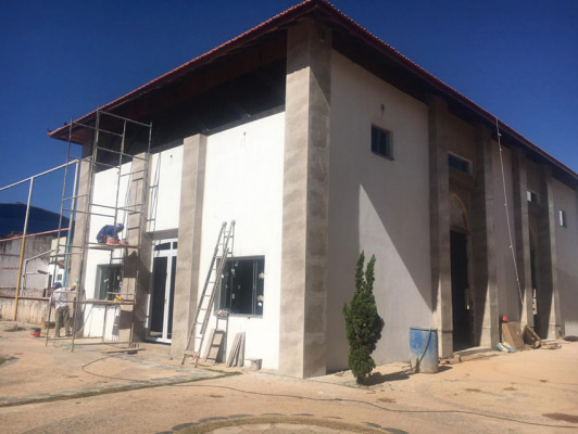 Um galpão foi construído, ao fundo da unidade, exclusivamente para agilizar e direcionar os atendimentos.