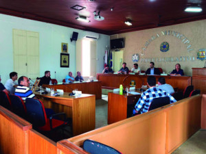 Suspensão das atividades parlamentares é decorrente da alta proliferação do novo coronavírus no município.