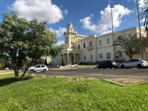 Prefeitura também fará o remanejamento de estagiários das Secretarias que estão com as atividades suspensas. 