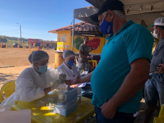 As equipes têm realizado testes para acompanhar a transmissão do vírus na cidade