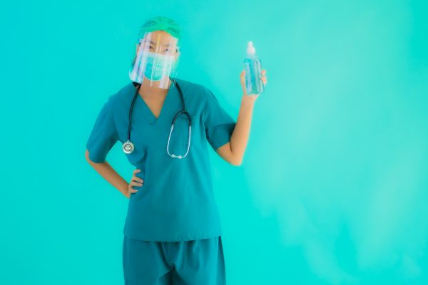 As recomendações continuam sendo o uso de máscaras e álcool em gel, para evitar o contágio