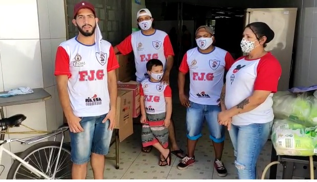 A torcida organizada Força Jovem Galo do Araguari Atlético Clube liderou a Segunda Campanha para a Arrecadação de Agasalhos