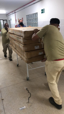 A administração está equipando e organizando o Hospital de campanha para atender a demanda de novos pacientes 