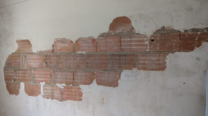 Construtora ainda não tomou nenhuma providência sobre a manutenção das casas.