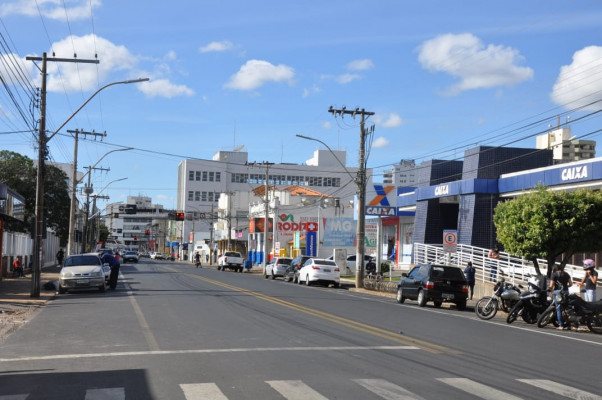 Durante reunião, foi discutida a abertura de atividades comerciais em Araguari