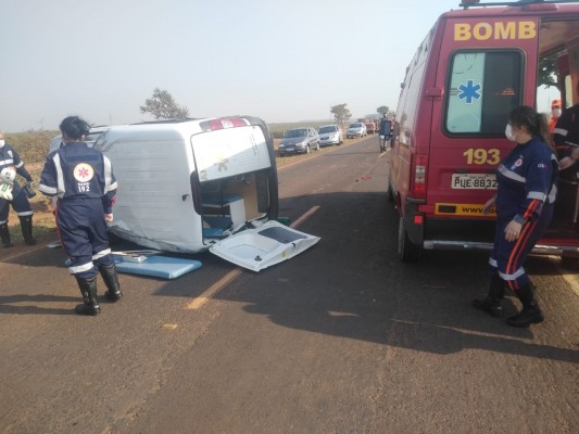 Ambulância transportava pacientes para atendimento em Araguari