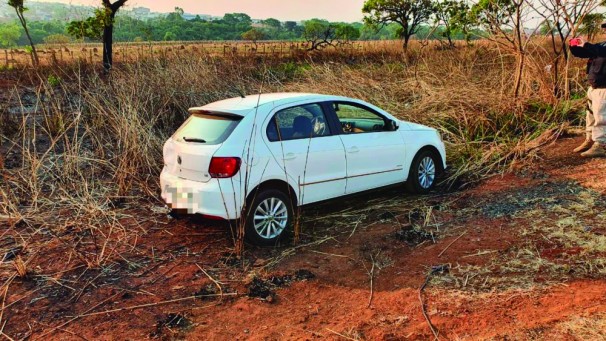 Automóvel tinha três ocupantes