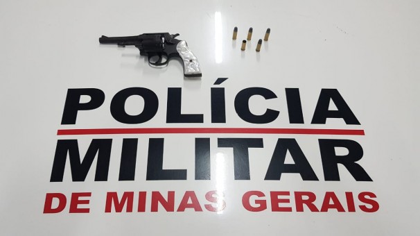 Drogas, dinheiro e arma de fogo foram apreendidos no último sábado, 5.
